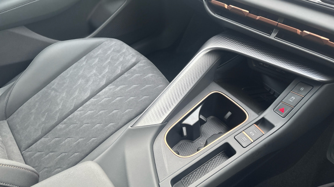 CUPRA Terramar 1.5 eTSI 150 V2 5dr DSG Petrol Hatchback - Image 14